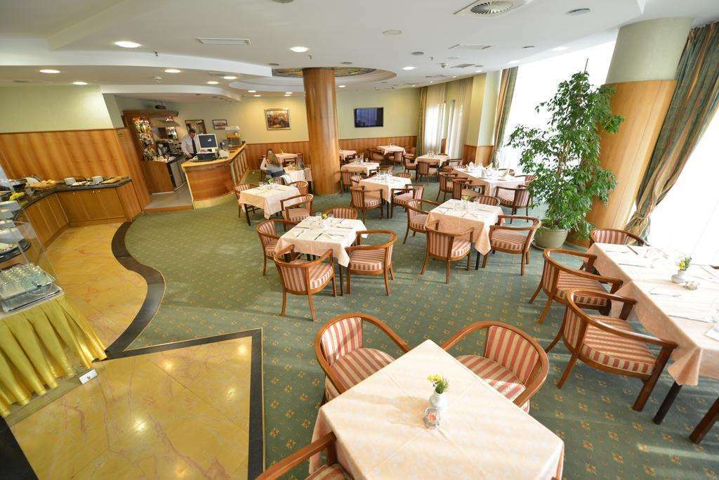 Hotel Karpos Skopje Restaurant bilde